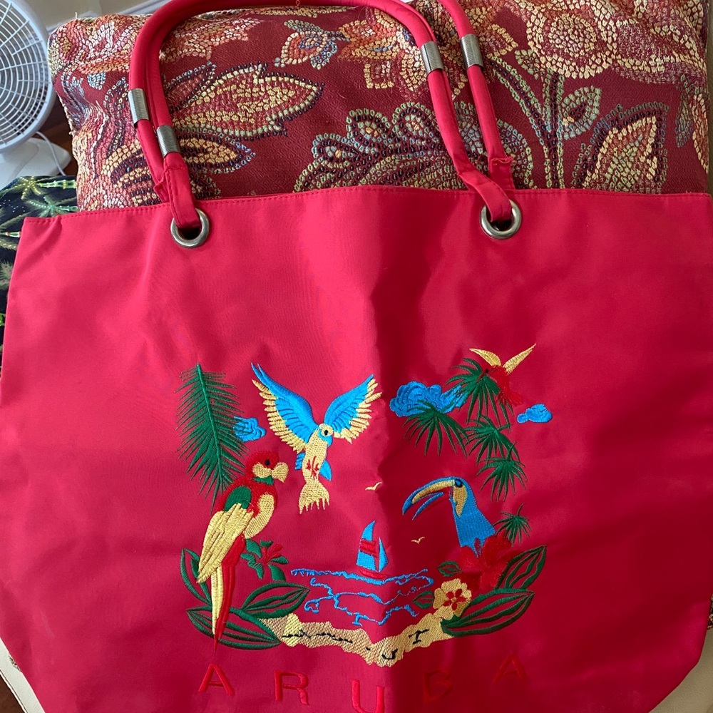 Beach bag. Large stitching of birds with Aruba